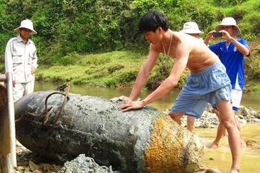 Thót tim xem quá trình di dời, hủy nổ bom “khủng”