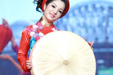 Danh hài Thúy Nga mỹ miều hát dân ca ba miền