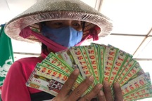 Sóc Trăng: Hỗ trợ 1,5 triệu đồng tới người bốc vác, gom rác, trông trẻ...