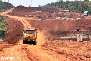 Chủ tịch Đắk Lắk sẽ họp để gỡ vướng về bãi thải tạm cho cao tốc