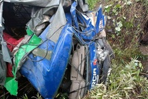 Ô tô tải lao xuống vực sâu 20m, lái xe tử vong