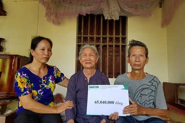 Người mẹ khóc đến "phát điên" sau cái chết của con được bạn đọc giúp đỡ