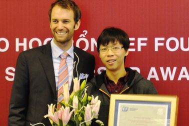 1 học sinh nhận học bổng trị giá 40.000 USD 