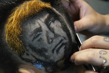 Salon Hà Nội mở dịch vụ khắc hình ông Trump – Kim lên tóc gây “sốt”