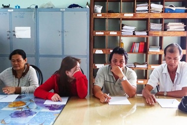 Bắt quả tang hàng loạt tiếp viên trong quán cà phê kích dục cho khách