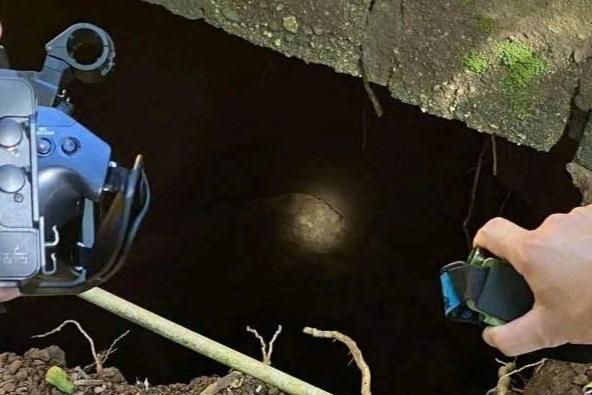 Sau mưa lũ, xuất hiện hố sụt lún chưa xác định được độ sâu ở Quảng Trị - 1