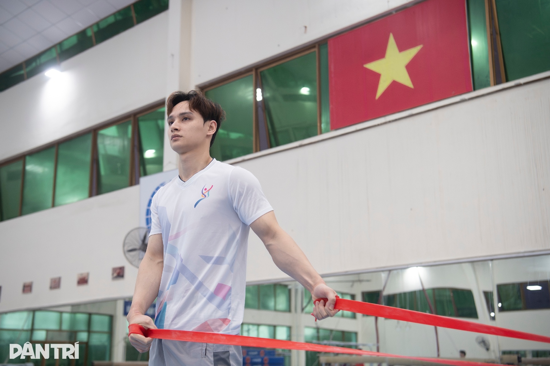 ការហ្វឹកហាត់ខ្លាំងធ្វើឱ្យល្អឥតខ្ចោះនៅ  Khổ luyện thành tài tại “lò luyện vàng” Thể dục dụng cụ Việt Nam - 5