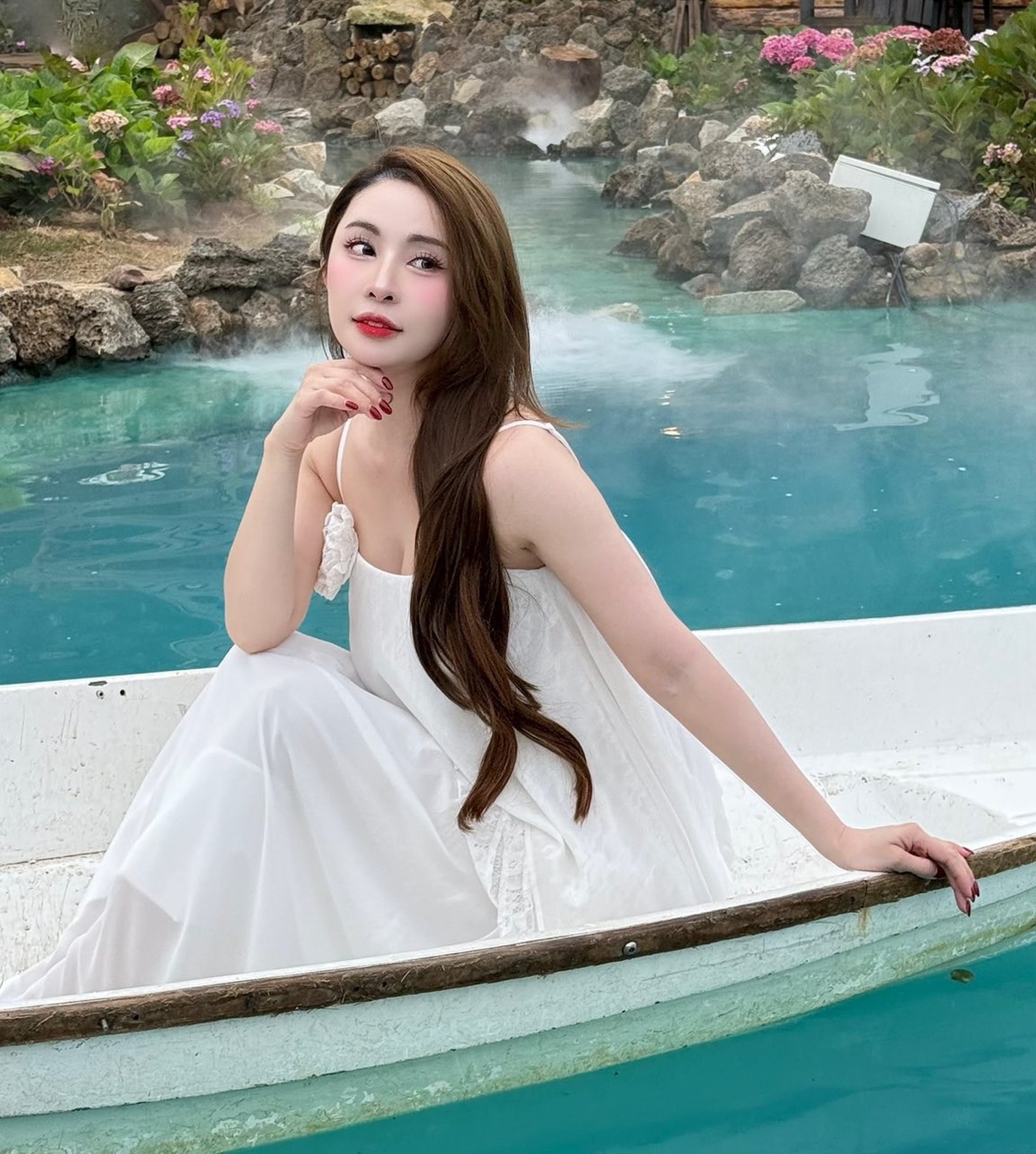 Quỳnh Nga tuổi 37: Vòng eo 55cm gợi cảm, tin đồn hẹn hò gây chú ý - 11 Quỳnh Nga tuổi 37: Vòng eo 55cm gợi cảm, tin đồn hẹn hò gây chú ý - 11