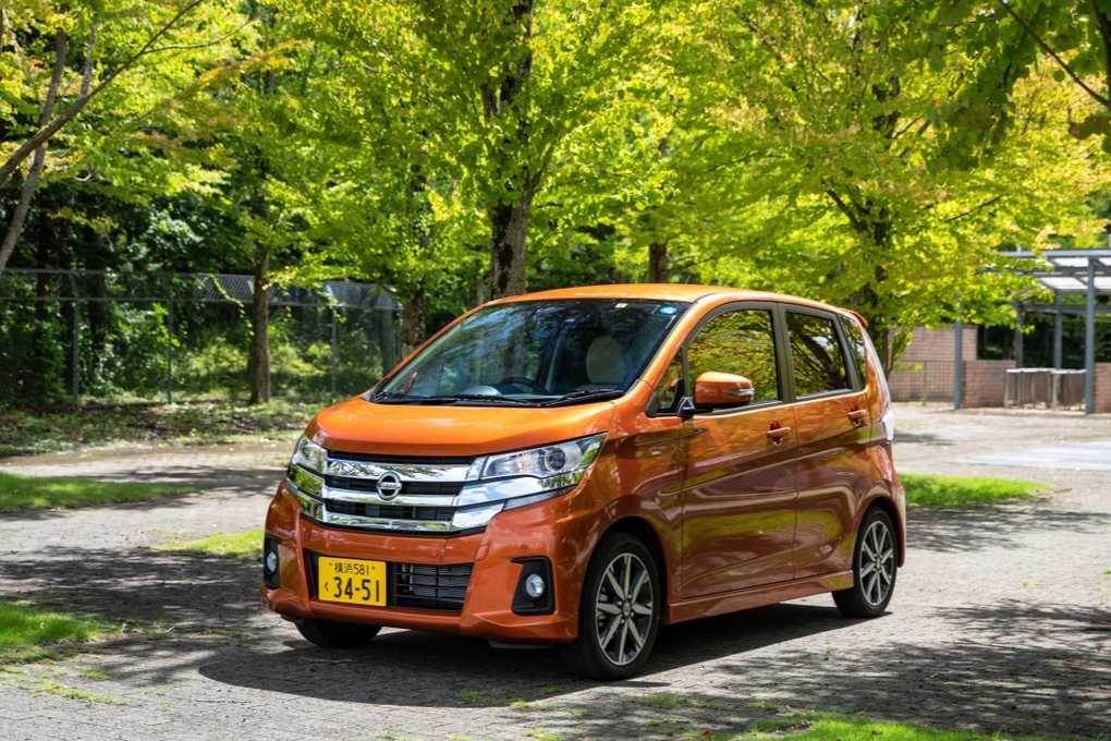 Vì sao phần lớn xe kei Nhật Bản lắp biển số lệch sang một bên? - 1 Vì sao phần lớn xe kei Nhật Bản lắp biển số lệch sang một bên? - 1