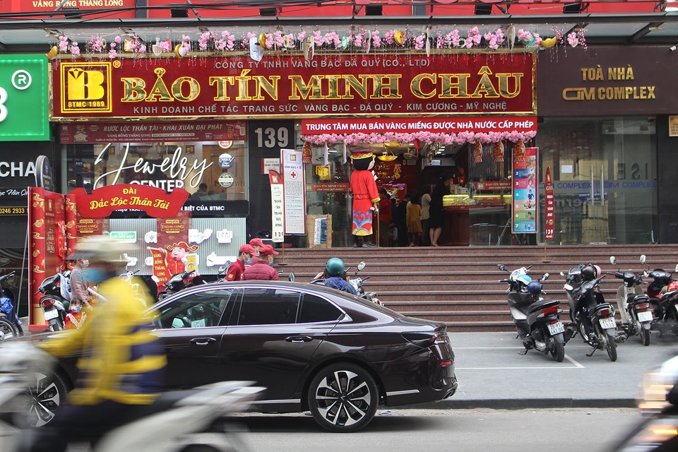 Phố vàng Hà Nội vắng tanh, vắng ngắt trước ngày vía Thần Tài - 8 Phố vàng Hà Nội vắng tanh, vắng ngắt trước ngày vía Thần Tài - 8