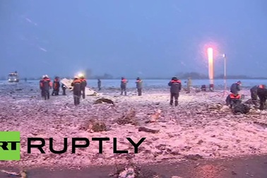 Lực lượng cứu hộ tại hiện trường tai nạn máy bay ở Nga