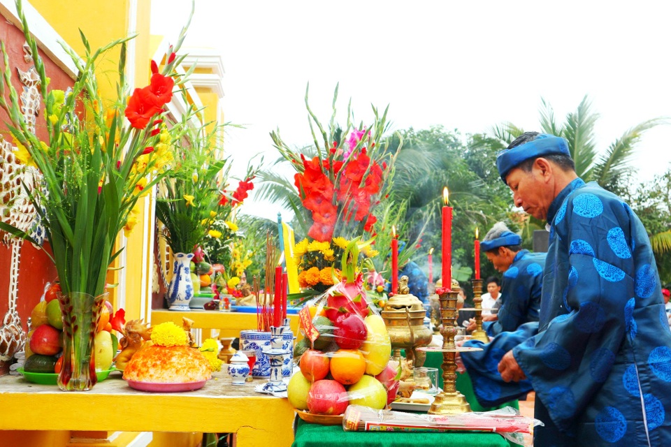 Du khách thích thú với lễ hội cầu bông ở làng rau hơn 400 năm tuổi - 3 Du khách thích thú với lễ hội cầu bông ở làng rau hơn 400 năm tuổi - 3