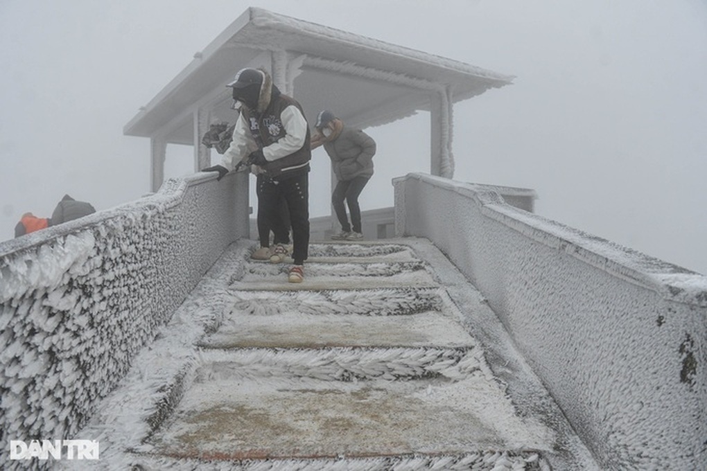 Bão Phượng Hoàng ra khỏi Biển Đông, miền Bắc sắp đón không khí lạnh mạnh - 1 Bão Phượng Hoàng ra khỏi Biển Đông, miền Bắc sắp đón không khí lạnh mạnh - 1