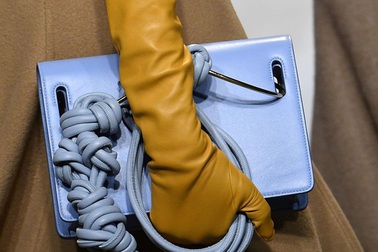 BST túi sành điệu từ tuần lễ thời trang London