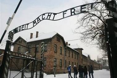 Biển hiệu tại trại tập trung khét tiếng thời Đức Quốc xã bị đánh cắp