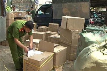 Bắt giữ số lượng lớn mỹ phẩm nhập lậu trị giá hàng trăm triệu đồng