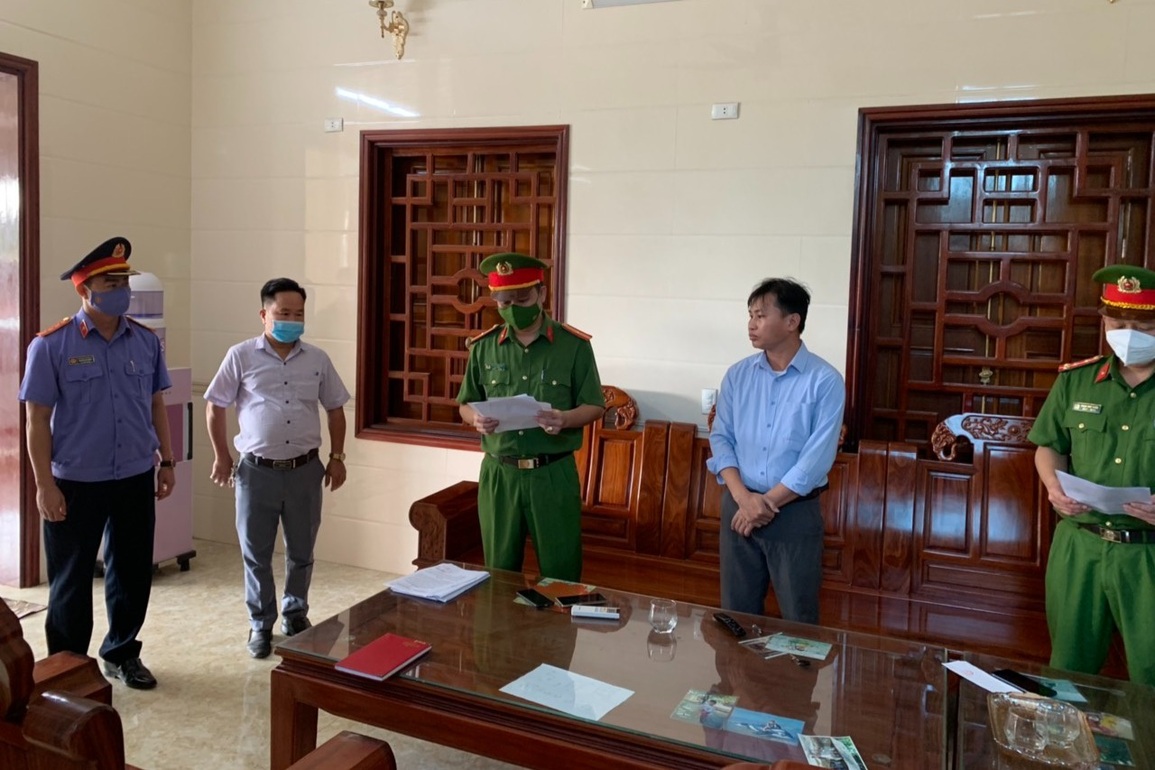 Thêm 3 cán bộ bị bắt liên quan sai phạm trong giải phóng mặt bằng - 1 Thêm 3 cán bộ bị bắt liên quan sai phạm trong giải phóng mặt bằng - 1