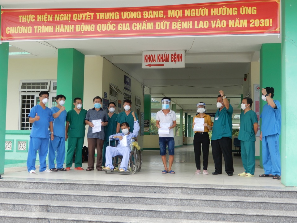 Bệnh nhân mắc Covid-19 thập tử nhất sinh được xuất viện - 3 Bệnh nhân mắc Covid-19 thập tử nhất sinh được xuất viện - 3