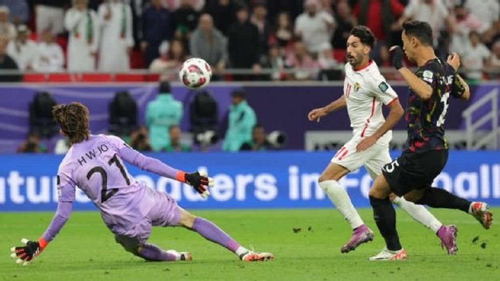 HLV Klinsmann bị chỉ trích khi cười rạng rỡ dù Hàn Quốc thua trận - 1 HLV Klinsmann bị chỉ trích khi cười rạng rỡ dù Hàn Quốc thua trận - 1