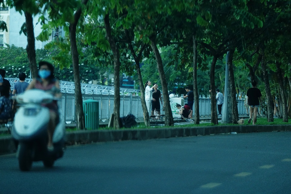 Chưa hết giãn cách xã hội, đường phố Sài Gòn đã đông đúc trở lại - 11 Chưa hết giãn cách xã hội, đường phố Sài Gòn đã đông đúc trở lại - 11