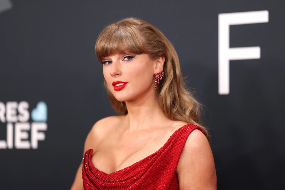 Taylor Swift và dàn sao nữ chuộng diện đồ gợi cảm trên thảm đỏ Grammy 2025