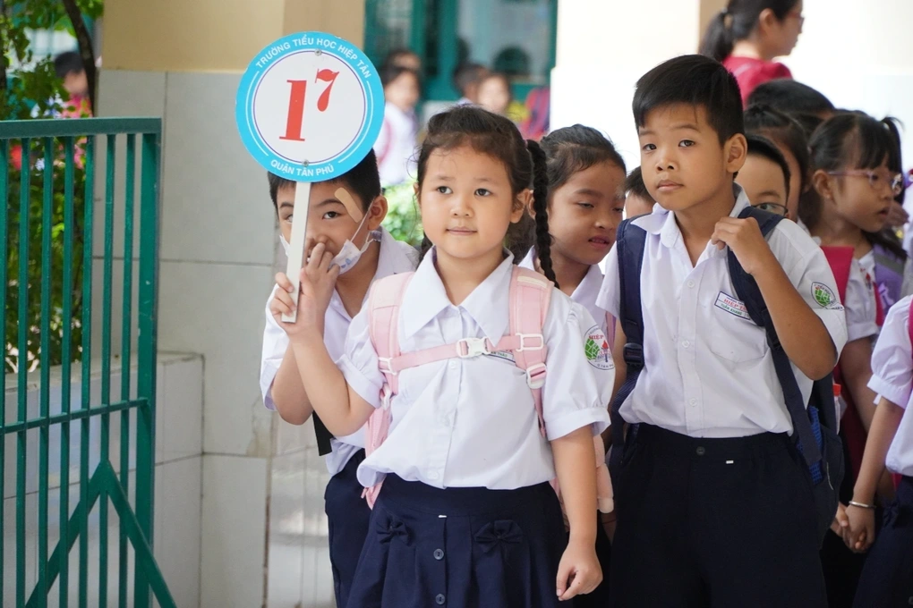 Hai nhóm học sinh không được giải quyết tuyển sinh lớp 1, lớp 6 ở TPHCM - 1 Hai nhóm học sinh không được giải quyết tuyển sinh lớp 1, lớp 6 ở TPHCM - 1