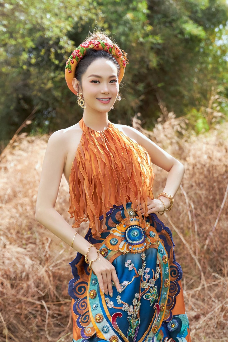 Minh Hằng khoe body bốc lửa trên bãi biển cùng Khả Ngân - 5 Minh Hằng khoe body bốc lửa trên bãi biển cùng Khả Ngân - 5
