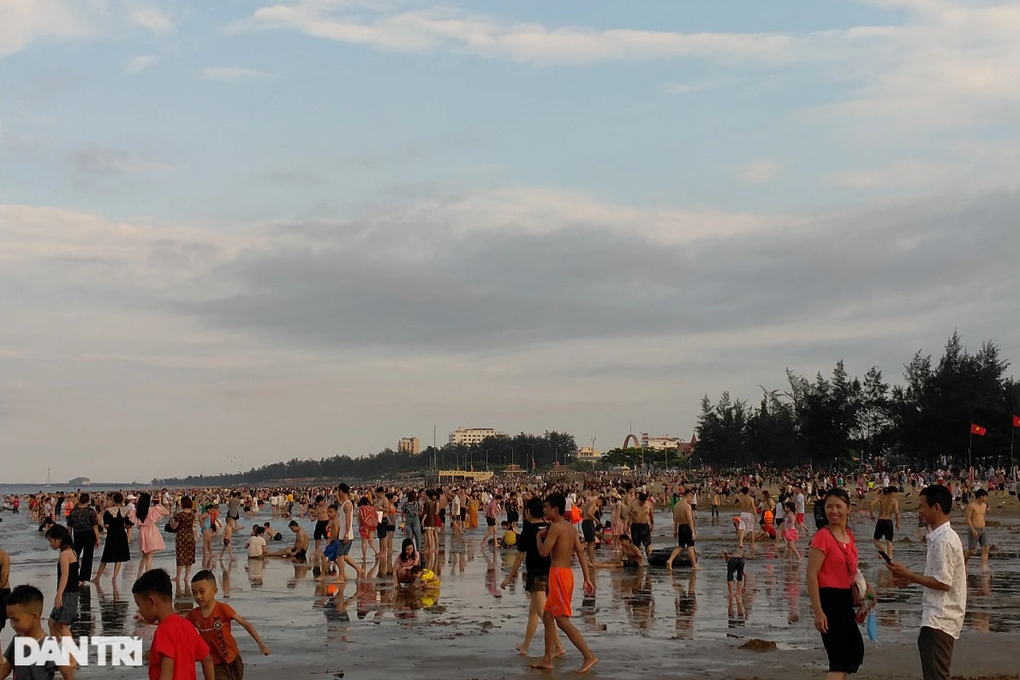 Phóng viên Dân trí đoạt giải Nhì Giải báo chí Cửa Lò - 4 Phóng viên Dân trí đoạt giải Nhì Giải báo chí Cửa Lò - 4