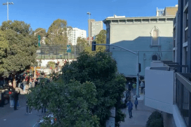 Ngỡ ngàng cảnh tượng di chuyển tòa nhà cổ 140 năm tuổi giữa phố đông đúc