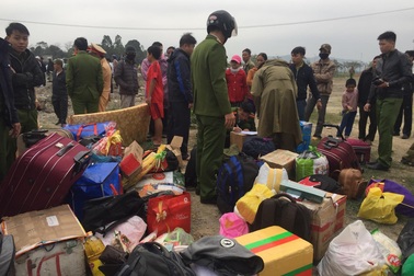 Lật xe khách ngày 27 Tết, 2 người chết, 11 người bị thương