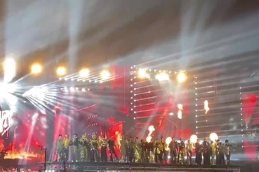 Đêm nhạc "Anh trai vượt ngàn chông gai": Sôi động và đậm đà bản sắc văn hoá