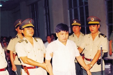 Quan tham trước khi bị tử hình vẫn lộ thói ăn nhậu sa đọa