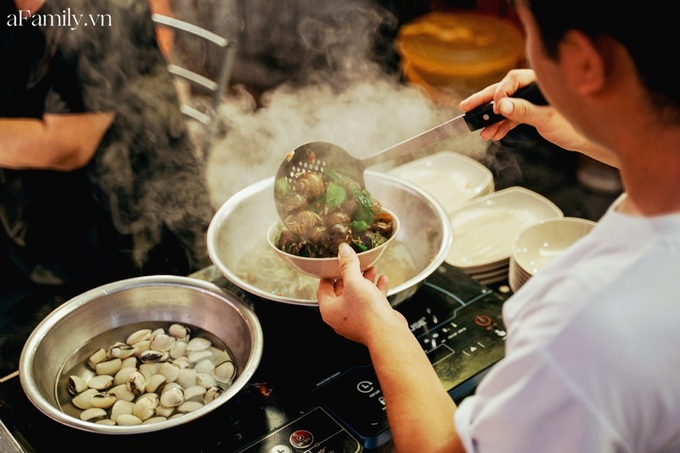 3 hàng ốc hải sản vừa ngon vừa bình dân ở Hà Nội giúp chị em "đổi gió" chỉ với 300k, chẳng cần ra tận biển cũng thỏa đam mê ăn uống - Ảnh 11. 3 hàng ốc hải sản vừa ngon vừa bình dân ở Hà Nội giúp chị em "đổi gió" chỉ với 300k, chẳng cần ra tận biển cũng thỏa đam mê ăn uống - Ảnh 11.