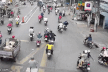 TPHCM: Người phụ nữ bị giật túi xách chứa hơn 500 triệu đồng