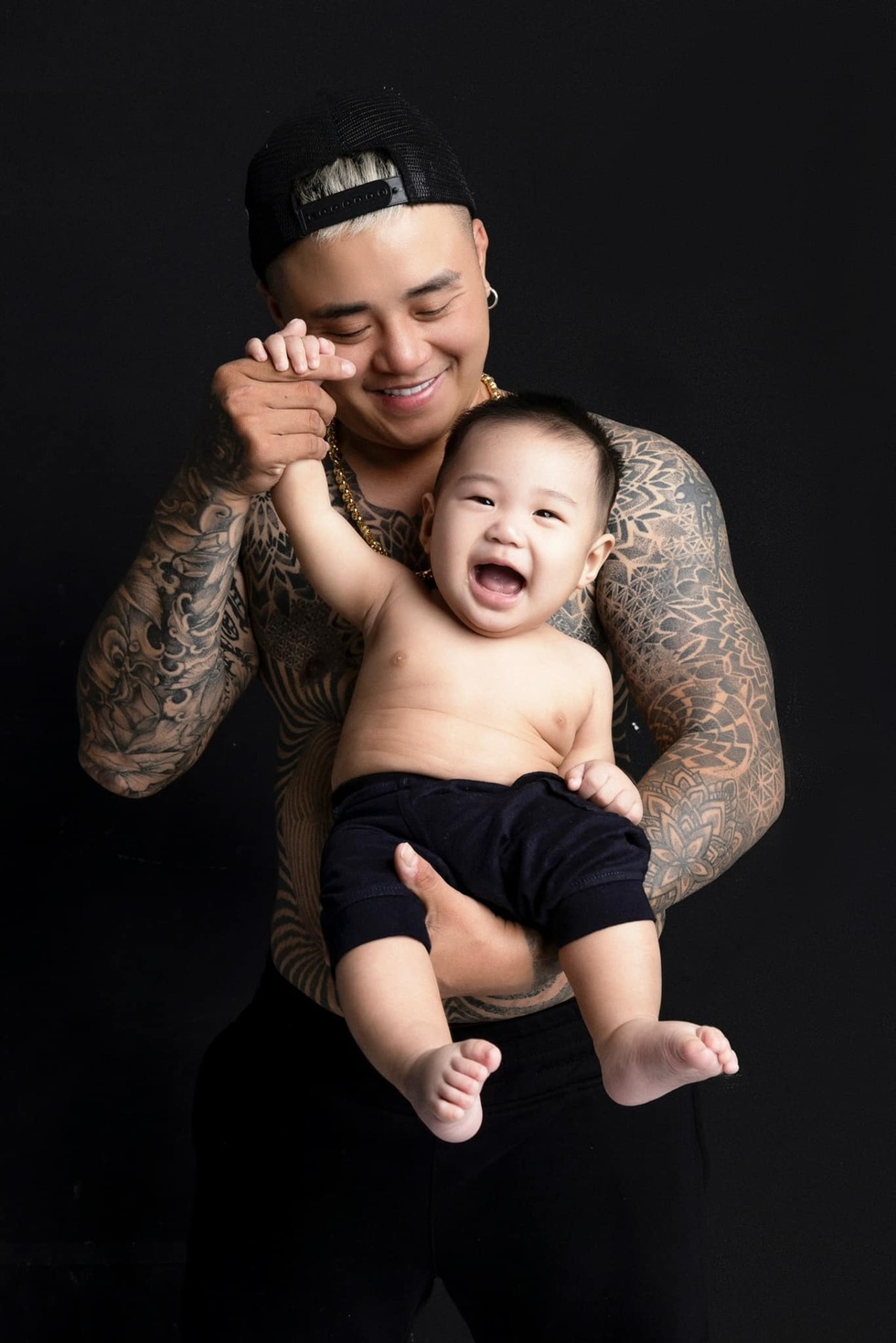 Chồng chuyển giới ở TPHCM dở khóc khi mang thai, sinh con hộ vợ - 7 Chồng chuyển giới ở TPHCM dở khóc khi mang thai, sinh con hộ vợ - 7