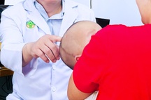 Căn bệnh khiến bé trai ở TPHCM bỗng méo đầu sau sinh, phải mổ sọ não