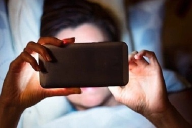 Bà mẹ ở TPHCM chia sẻ câu chuyện: "Cho mẹ xem phim người lớn... cùng con"