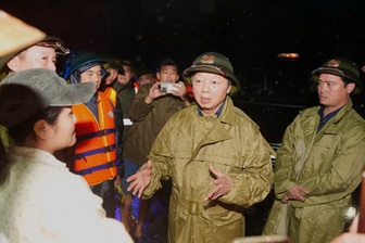 Phó Thủ tướng Trần Hồng Hà kiểm tra, chỉ đạo khắc phục mưa lũ tại Huế