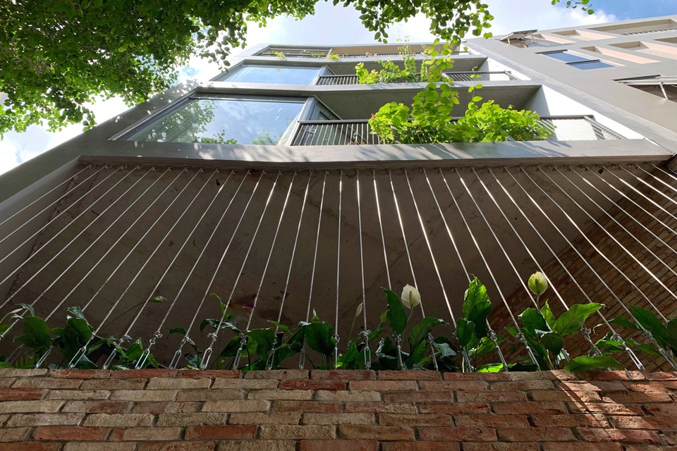 Độc chiêu giúp nhà ống ở Sài Gòn đẹp hút hồn dù xây trên đất méo - 1