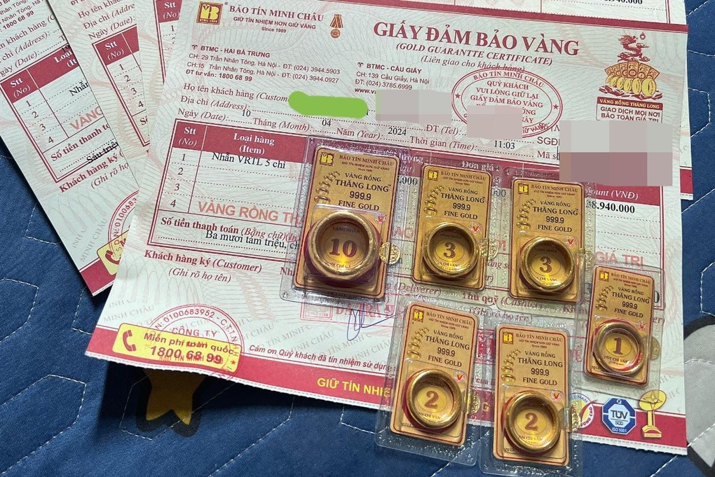 Tiệm vàng bán hạn chế, khách xếp hàng 1 tiếng có tiền cũng không mua được - 2 Tiệm vàng bán hạn chế, khách xếp hàng 1 tiếng có tiền cũng không mua được - 2