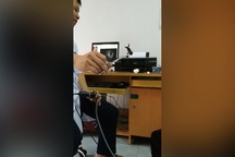 Rùng mình cảnh bác sĩ gắp “đỉa khủng” ra khỏi mũi bệnh nhân