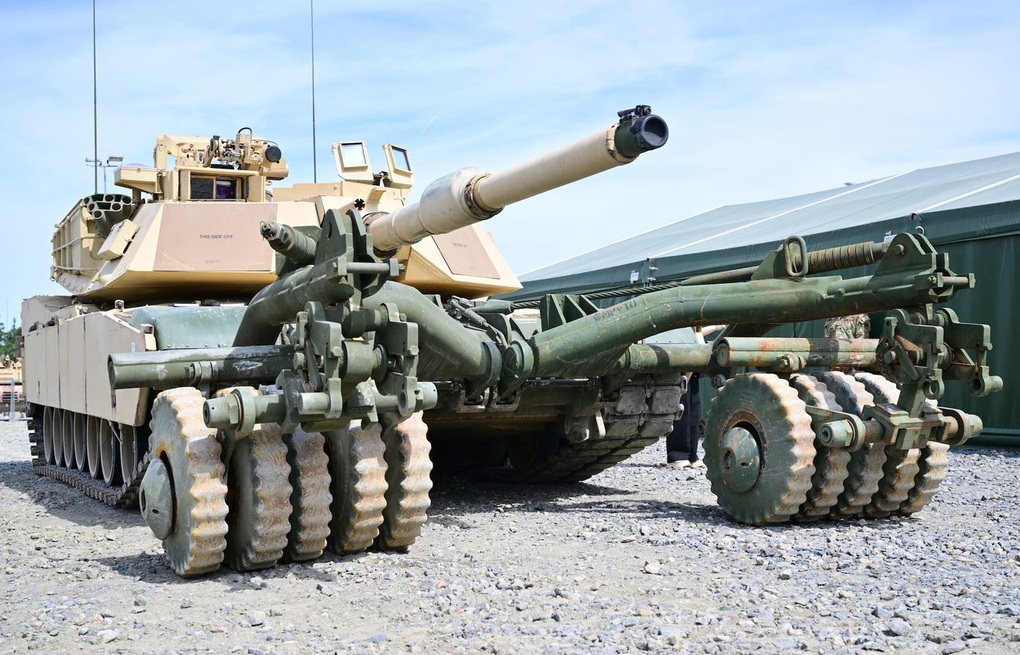 Chuyên gia nêu lý do Ukraine chưa đưa siêu tăng Abrams của Mỹ ra tiền tuyến - 1 Chuyên gia nêu lý do Ukraine chưa đưa siêu tăng Abrams của Mỹ ra tiền tuyến - 1