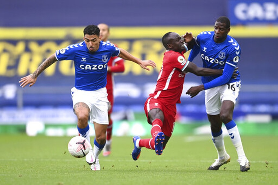 Everton 2-2 Liverpool: Màn rượt đuổi quyết liệt - 9 Everton 2-2 Liverpool: Màn rượt đuổi quyết liệt - 9