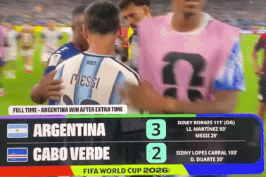 Cái ôm của Messi với thủ môn 40 tuổi của Cape Verde gây sốt