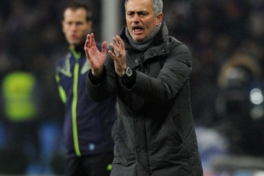 Mourinho bị phạt nặng vì kỳ thị người đồng tính?