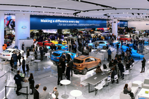 Thiếu xe tới mức không có đủ để trưng bày, một triển lãm ô tô bị hủy