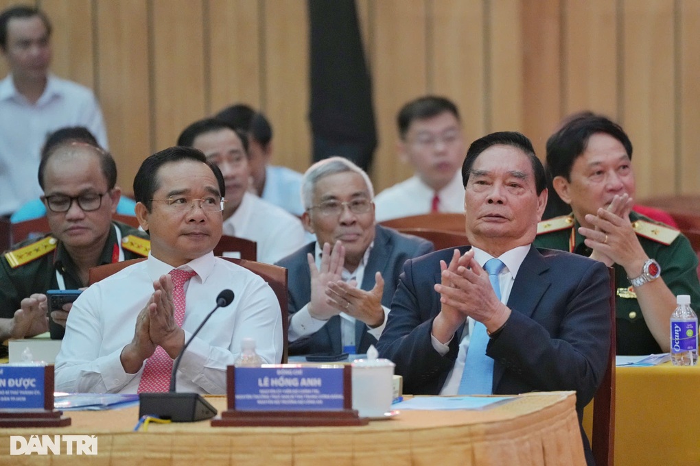 Ông Nguyễn Thanh Nghị: TPHCM vượt qua vô vàn khó khăn sau ngày thống nhất - 2 Ông Nguyễn Thanh Nghị: TPHCM vượt qua vô vàn khó khăn sau ngày thống nhất - 2