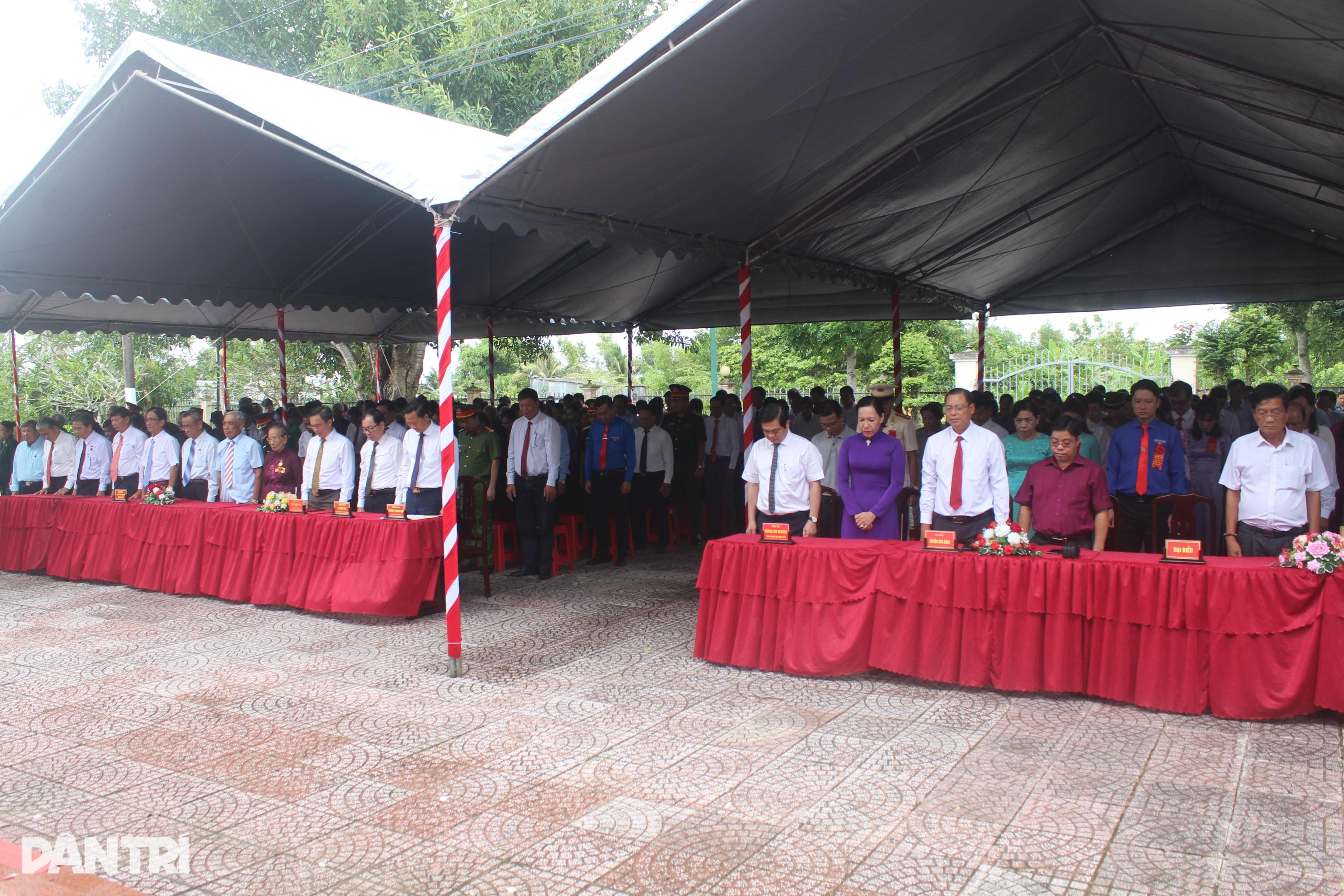 Bac Lieu៖ អុជធូបរំលឹកវិញ្ញាណក្ខន្ធលោកពូក្នុងឱកាសខួបលើកទី៧៩នៃទិវាជាតិ-២ Bạc Liêu: Dâng hương tưởng nhớ Bác Hồ nhân kỷ niệm 79 năm ngày Quốc khánh - 2