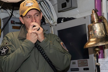 Hải quân Mỹ đề nghị phục chức cho chỉ huy tàu sân bay cầu cứu vì Covid-19