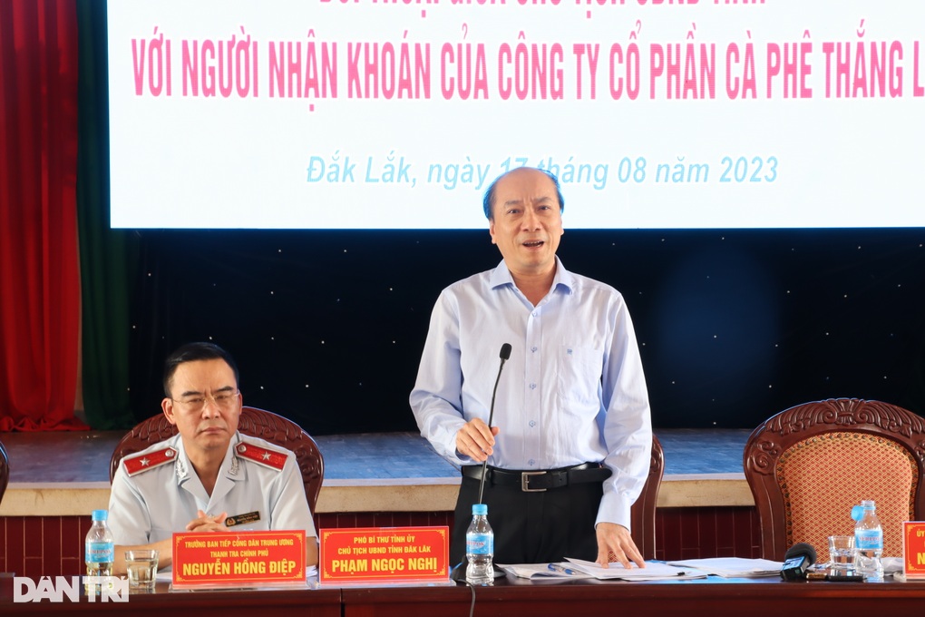 Hơn 1.000 người dân đối thoại với Chủ tịch Đắk Lắk về vướng mắc đất đai - 6 Hơn 1.000 người dân đối thoại với Chủ tịch Đắk Lắk về vướng mắc đất đai - 6